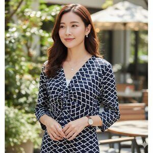 Tommy Bahama Top Sz Large Navy White Geometric Print VNeck Ruched Catalina Cloth